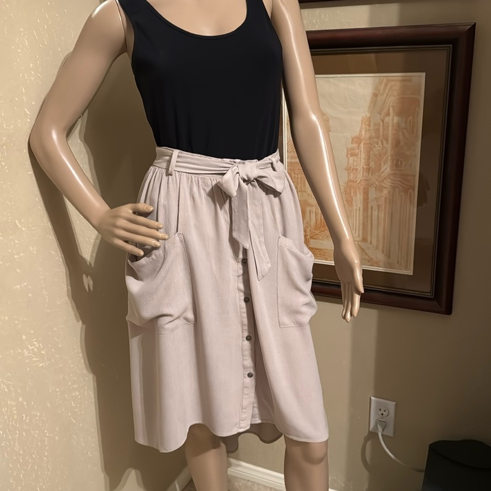 Urban Outfitters Women’s Feminine Skirt sz S